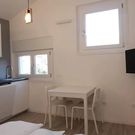 Piccola Finestra Su Apartment Trento