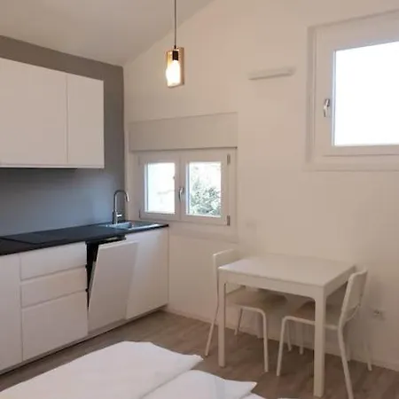 Apartment Piccola Finestra Su *